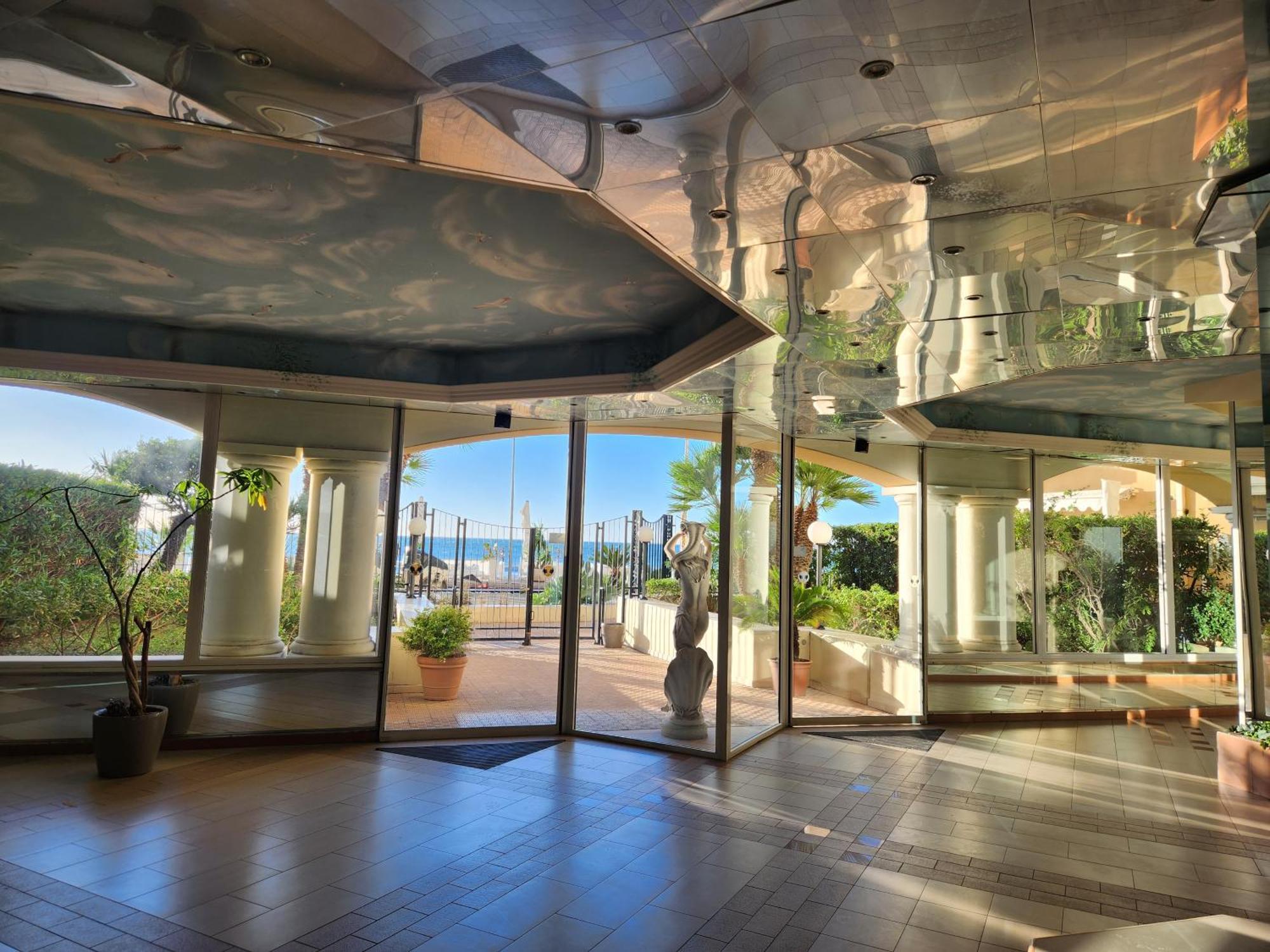 Exclusive Panoramic Sea View In Victoria Beach 芒通 外观 照片
